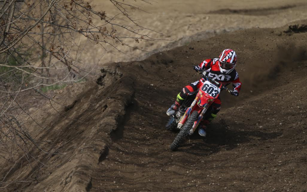 J-Wells fully pinned, throwing some roost around and looking good with the new number #603 this year.