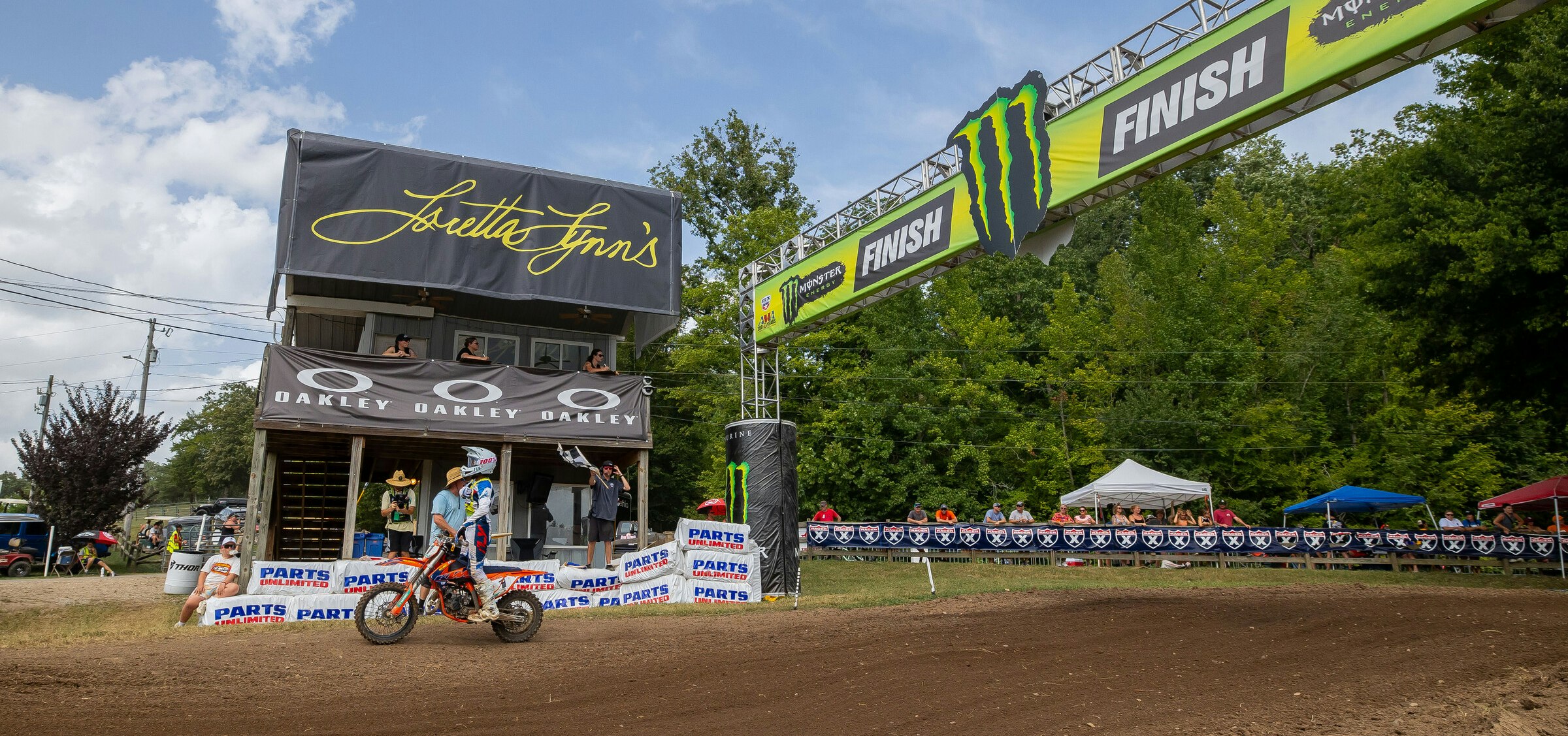 Photo Gallery: Thursday