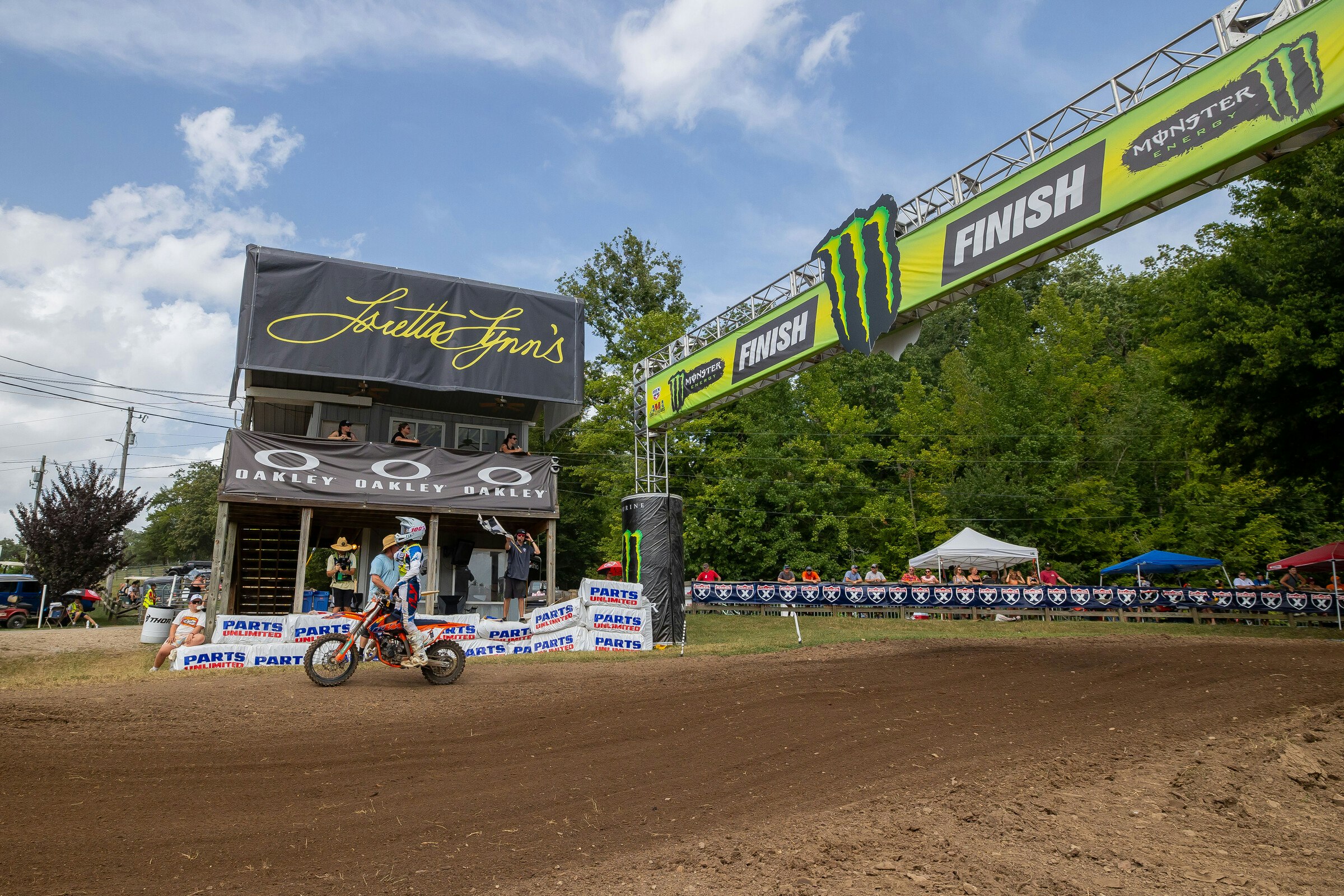 Photo Gallery: Thursday